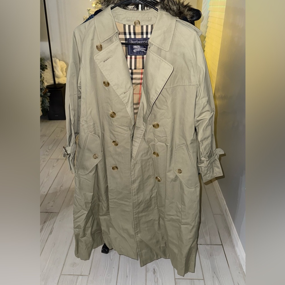 Burberry Men's Classic Tan Trench Coat